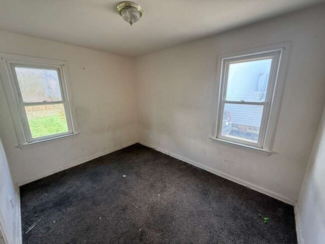 Building Photo - 3-BED, 1 BATH BEAUTIFUL SINGLE- FAMILY HOME IN MAPLE HEIGHTS!.
