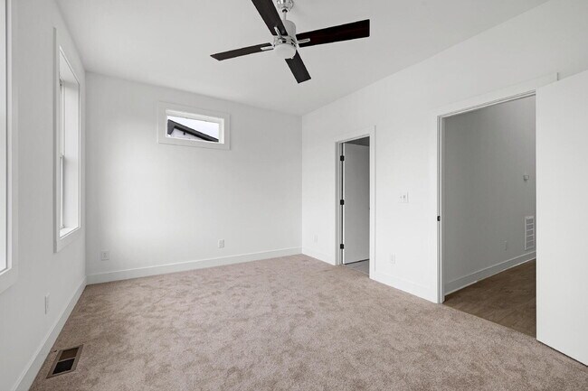 Building Photo - 1412 Sawyer Rd