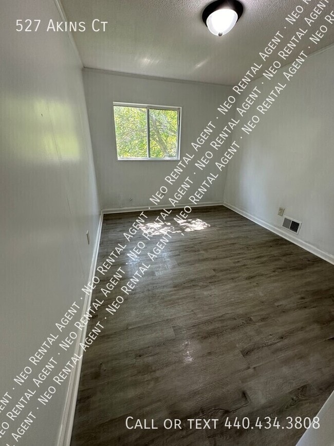 Building Photo - 527 Akins Ct