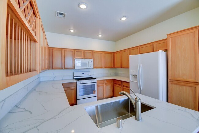 Building Photo - 3 Bed Home - Open Floor Design - Community Pool - New Everything Inside