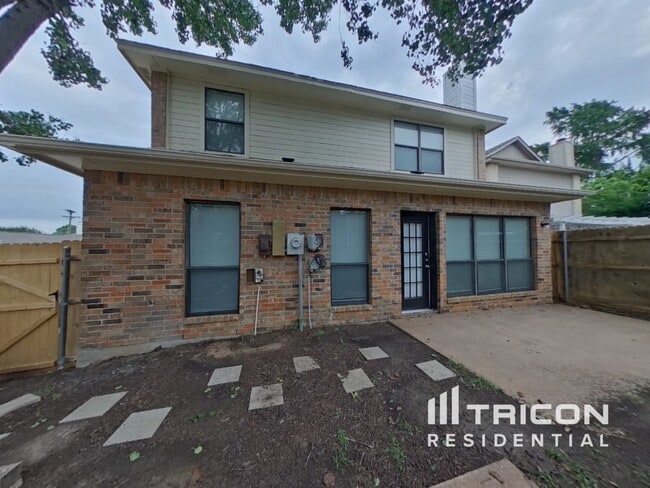 Building Photo - 3000 Everest Dr