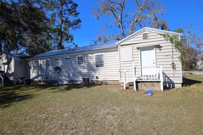 Building Photo - 817 Lilly St