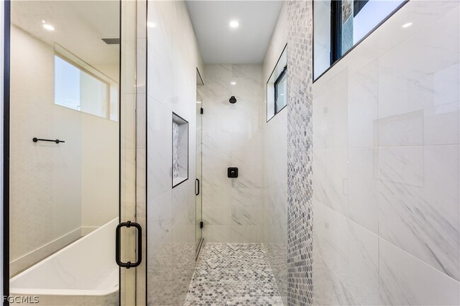 Building Photo - 3318 NE 13th Pl