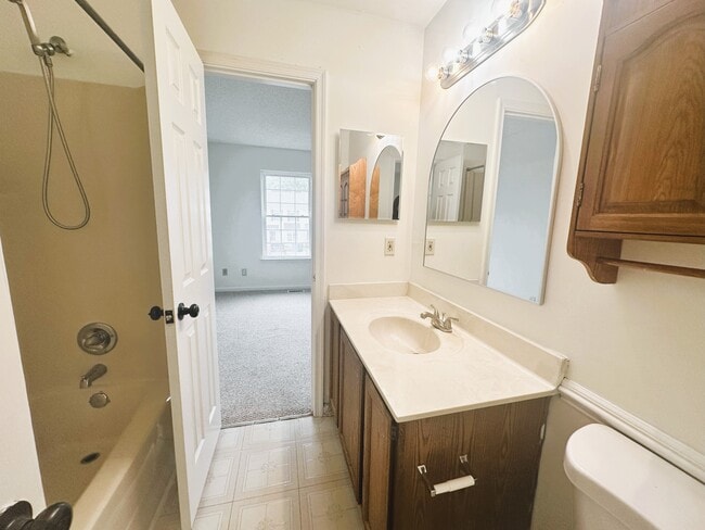 Building Photo - 5265 Settlers Park Dr