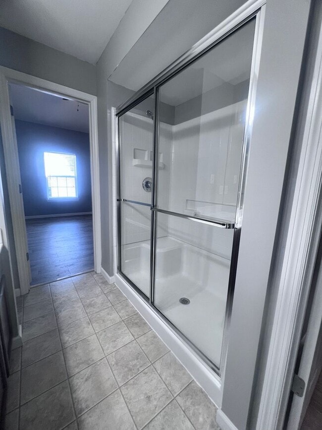 Building Photo - Updated 2-Bed/2-Bath Condo in Desirable Br...