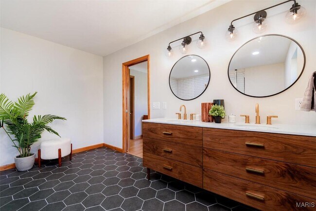 Building Photo - 10085 Litzsinger Rd