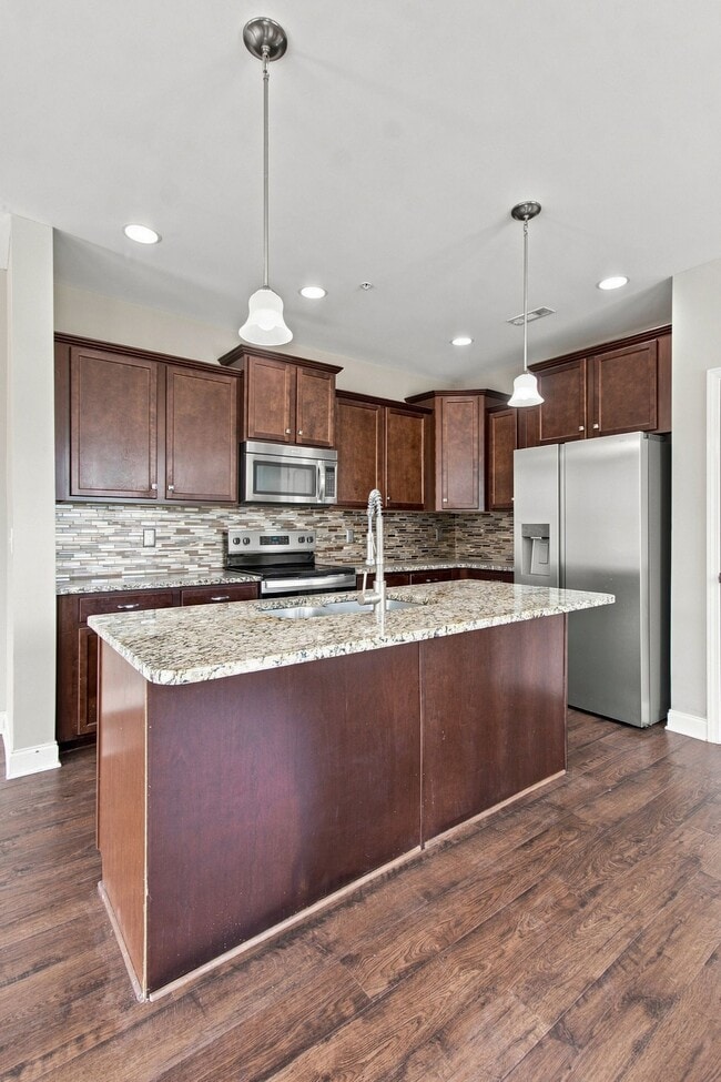 Building Photo - 2065 Newark Ln