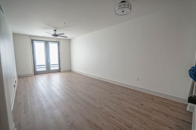 Building Photo - COMING SOON! 1 Bedroom Condo for Rent in the Madisons!