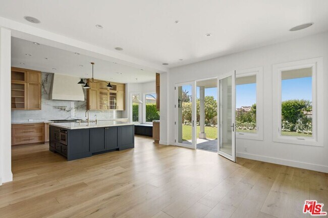 Building Photo - 16802 Cll De Sarah