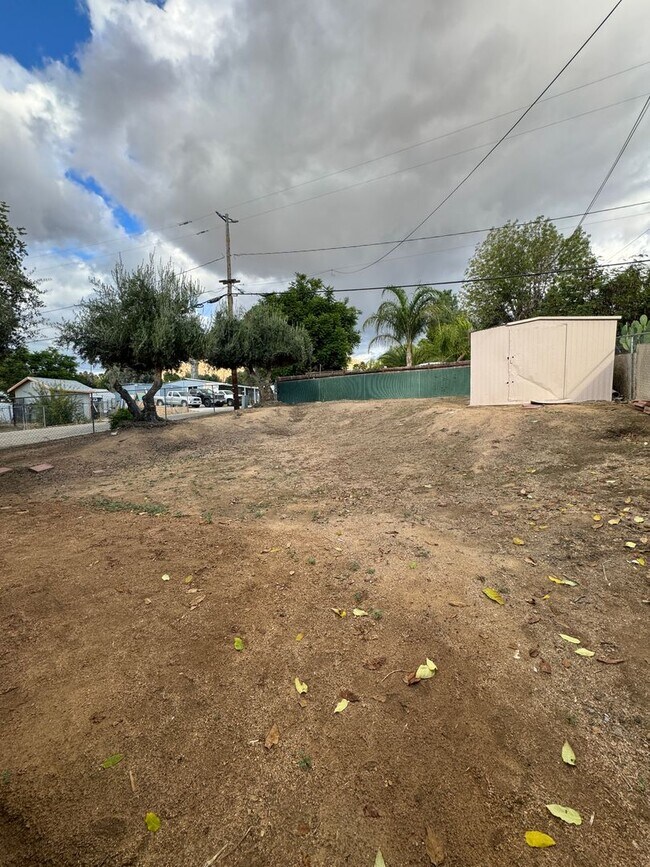 Building Photo - Beautiful rehabbed manufacture home in Lak...