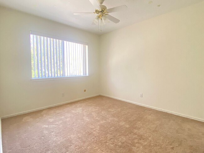 Building Photo - 3-Bedroom Townhome in Prime Calabasas Location