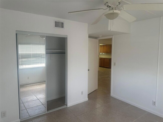 Building Photo - 8507 Sunset Dr