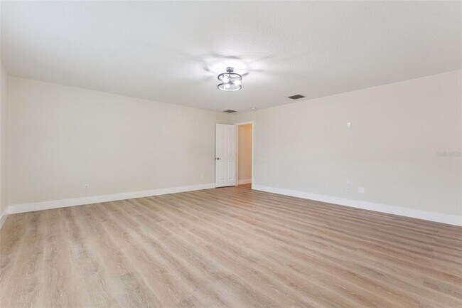 Building Photo - 6615 Helmsley Cir