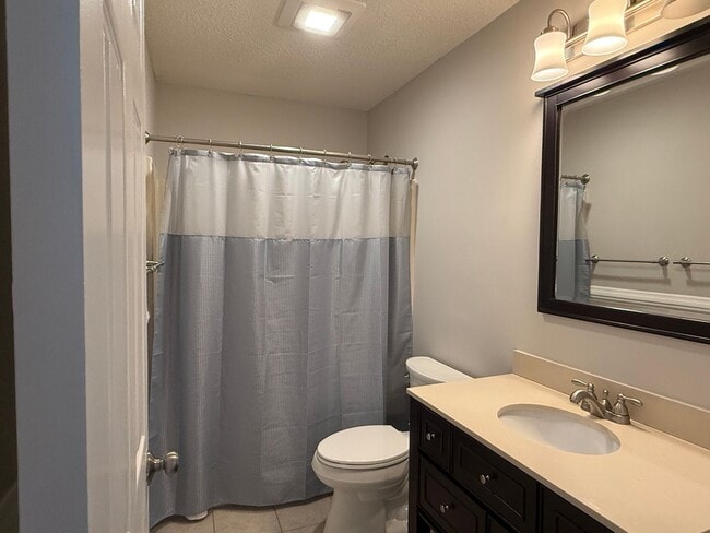 Building Photo - 3 bedroom one- level beauty in North Johnson City!