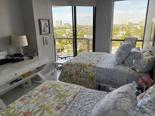 Building Photo - 3600 Yacht Club Dr