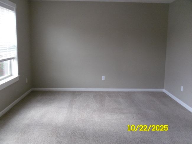 Building Photo - 4300 NE 34th Cir