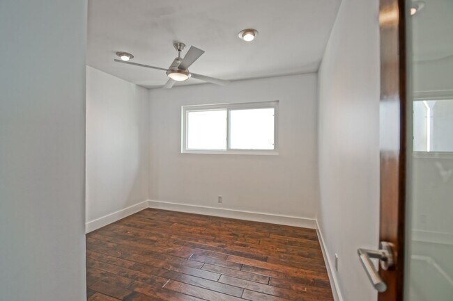Building Photo - BEAUTIFULLY REMODELED & BRIGHT 2-STORY APARTMENT W/ OCEAN & PIER VIEWS, BALCONY & 2-CAR PARKING I...