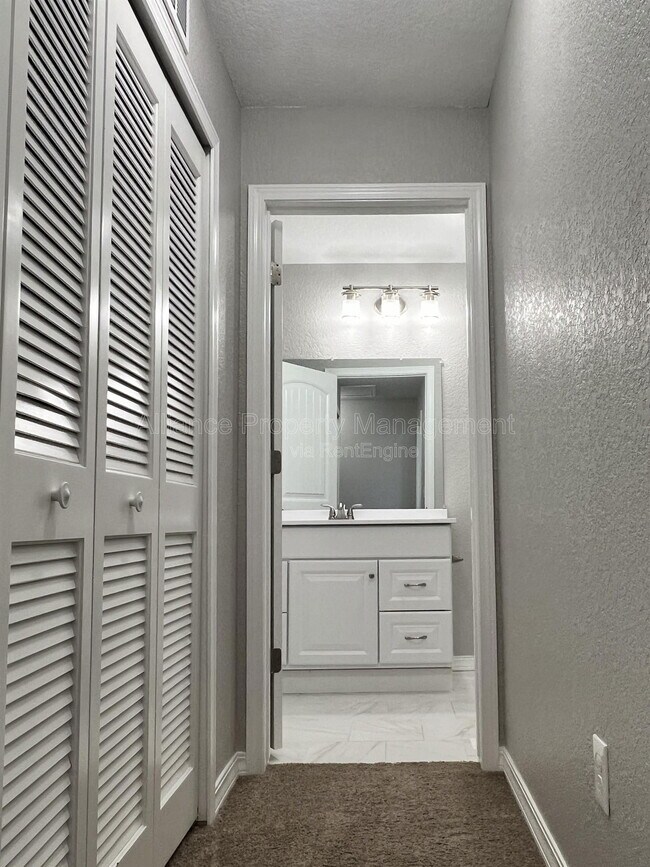 Building Photo - 7470 Grand Valley Dr