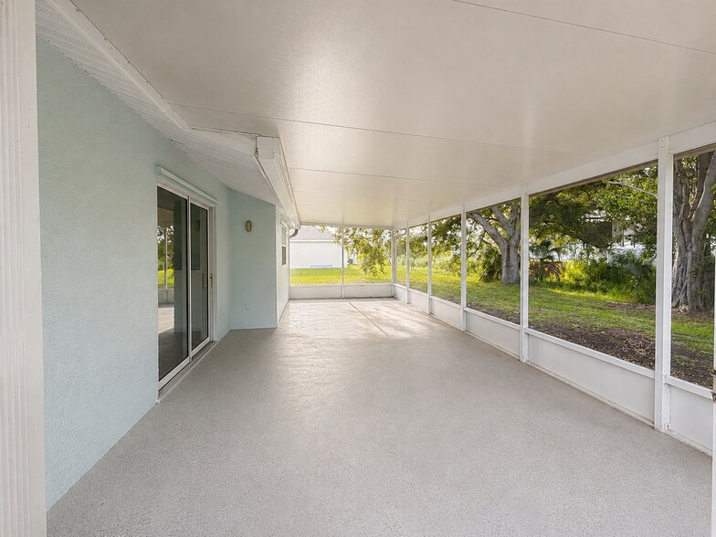 Building Photo - 5084 White Ave