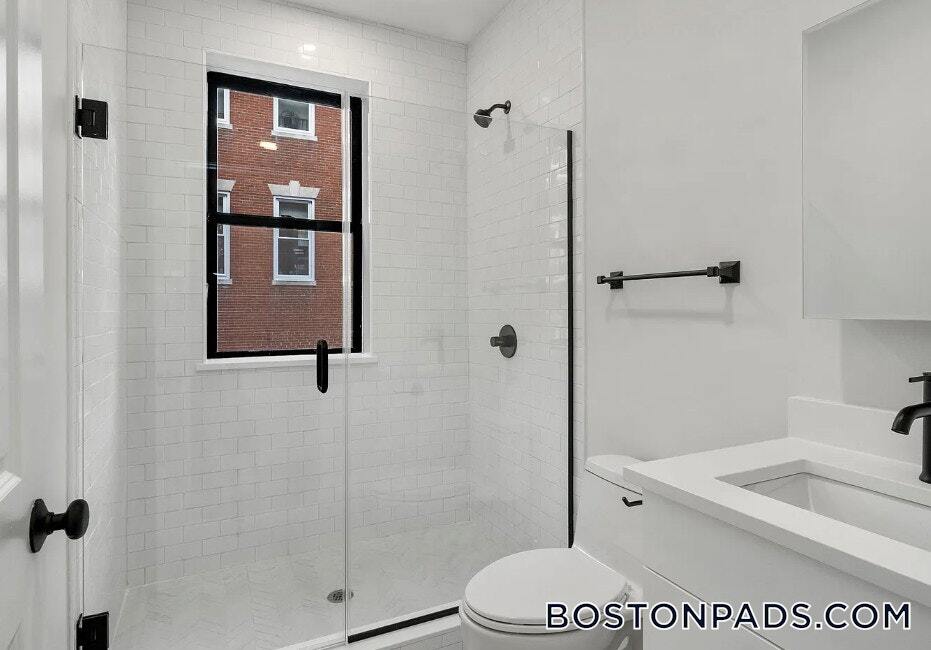 Building Photo - 176 Salem St