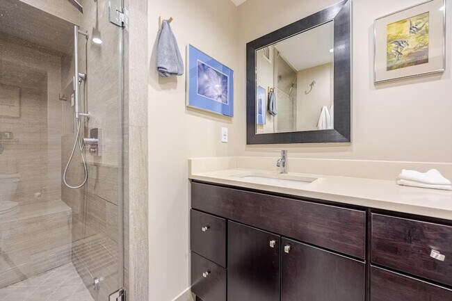 Building Photo - 2720 N Fillmore St