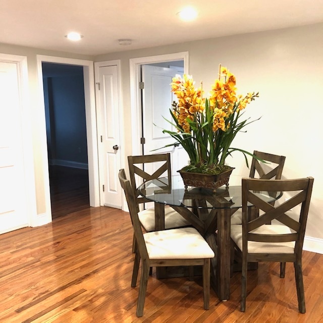 Building Photo - 25 Worsted St