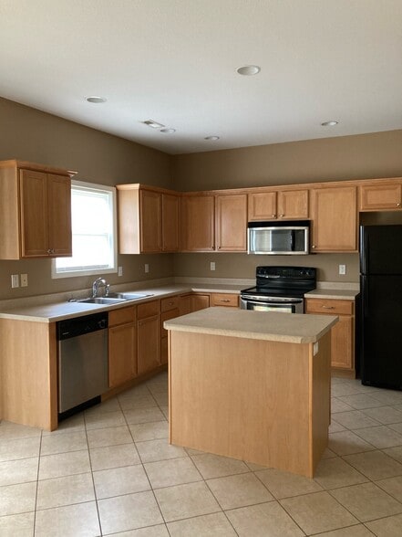 Building Photo - 900 Ashley Dr.