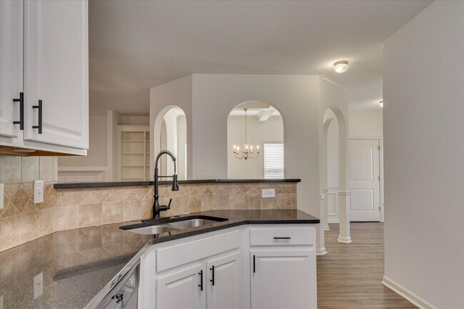 Building Photo - 476 Lory Ln