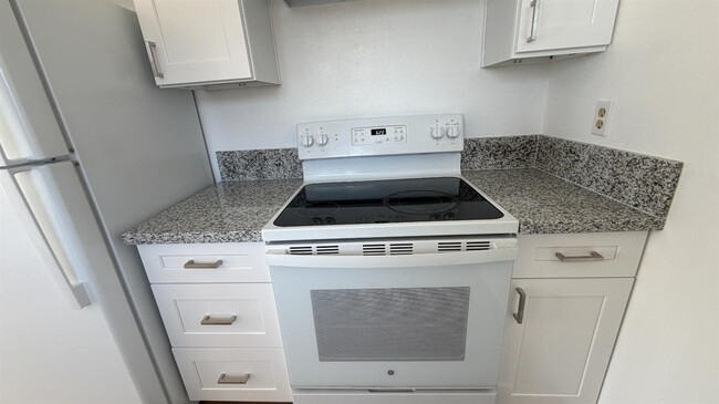 Building Photo - 2514 E Andrews Ave