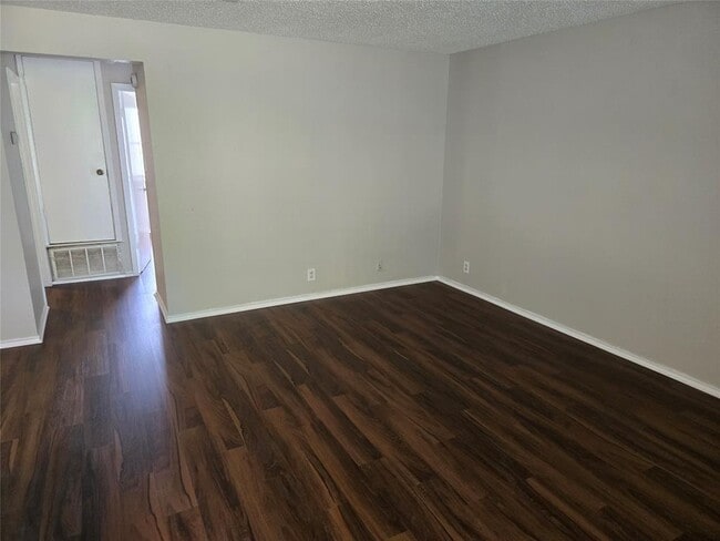Building Photo - 10207 Brownie Dr