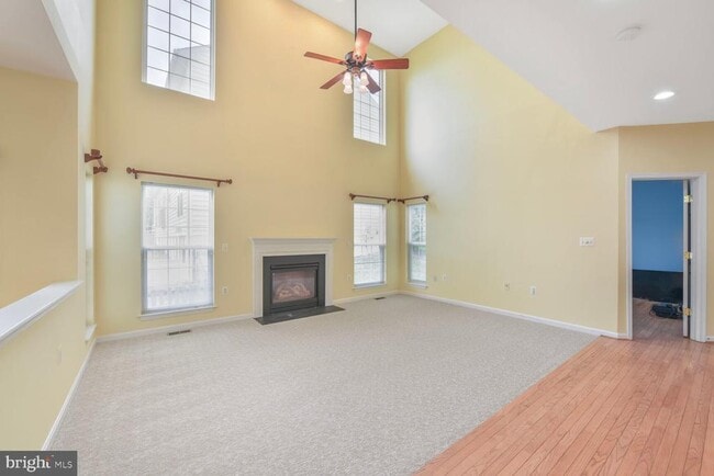 Building Photo - 730 Emerald Hill Dr NE