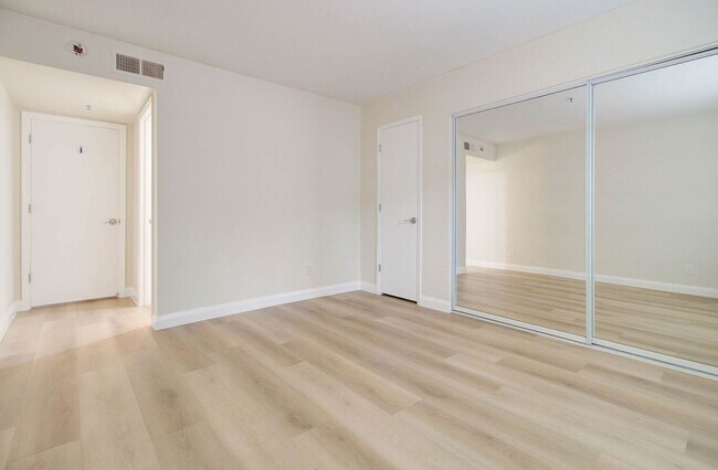 Building Photo - 4704 E Paradise Village Pkwy N