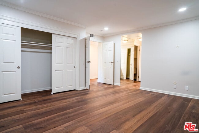 Building Photo - 233 Longfellow St