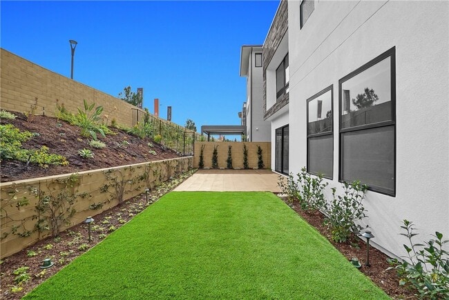 Building Photo - 168 Creation