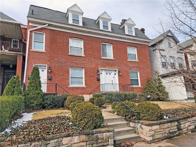 Primary Photo - 226 Pacific St