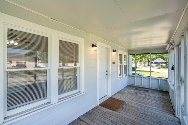 Building Photo - 32 Grant St