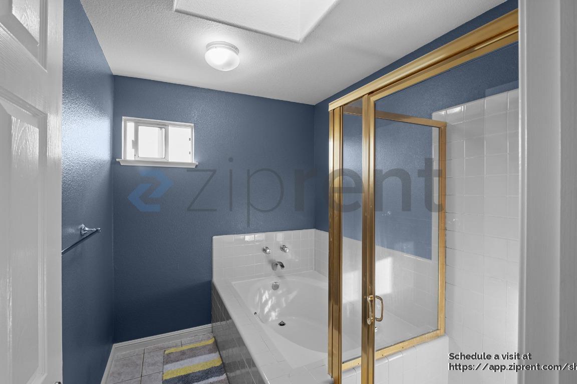 Building Photo - 1088 Vista Pointe Cir