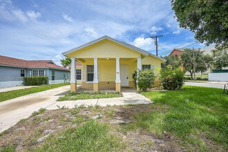 Building Photo - 901 10th St
