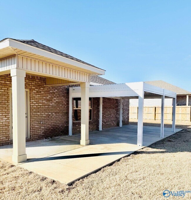 Building Photo - 507 Raccoon Way SW