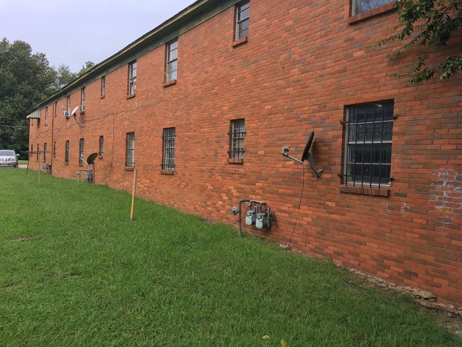 Building Photo - Mississippi Court Apartments