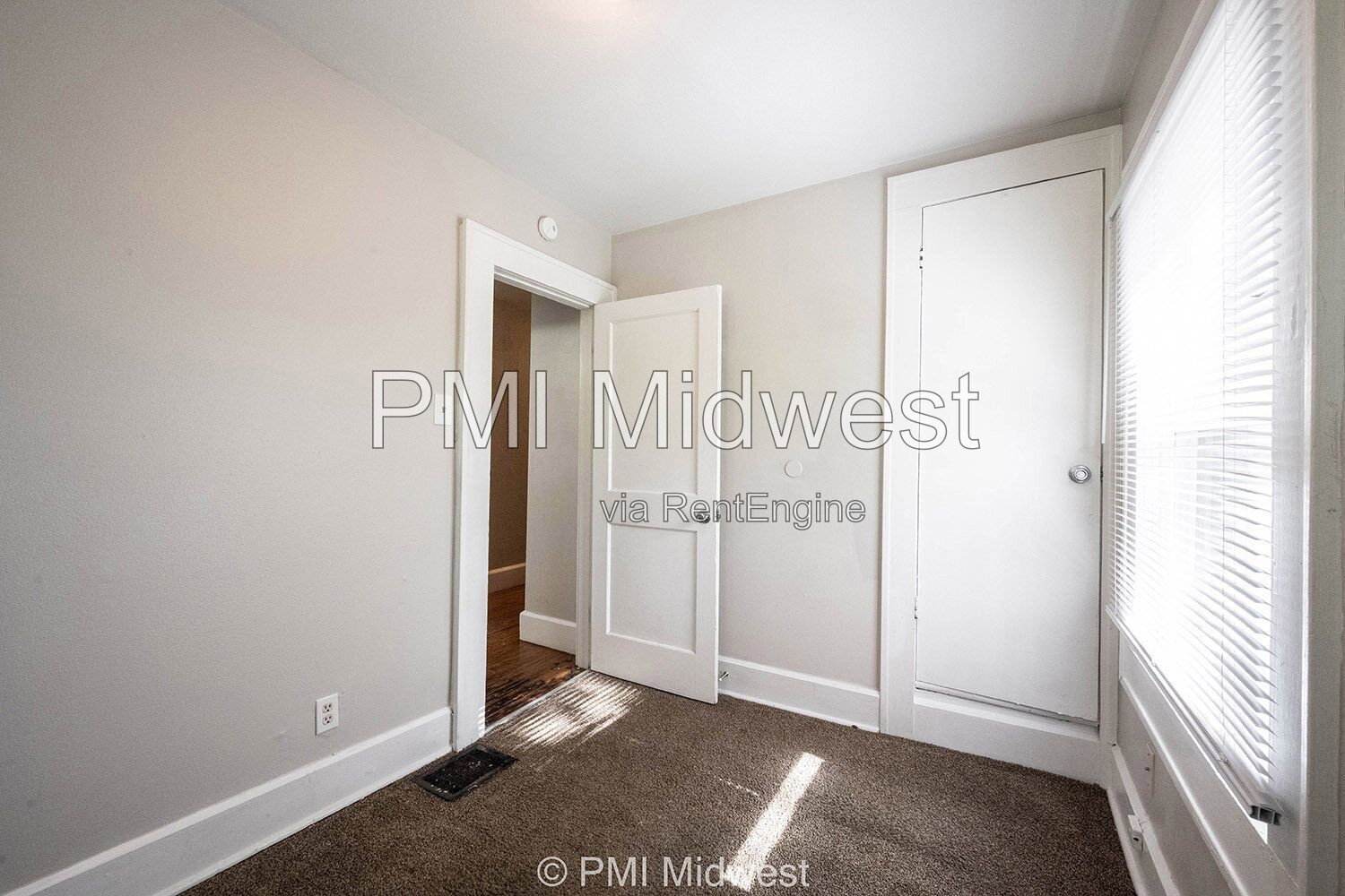 Building Photo - 411 W 40th St