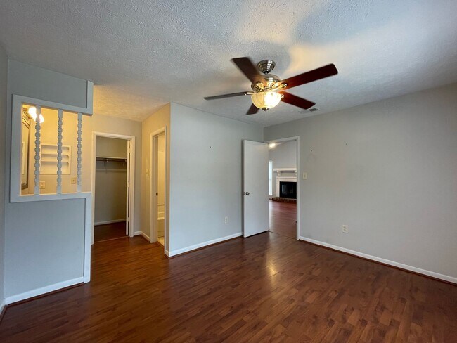 Building Photo - 7060 Candlewood Dr