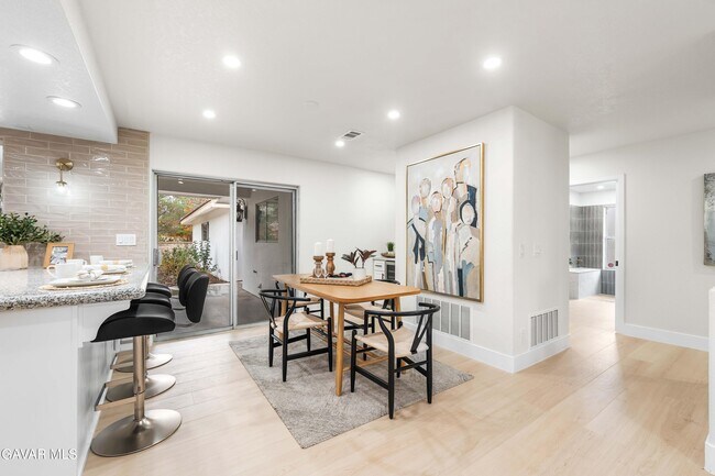 Building Photo - 41901 Cll Clarita