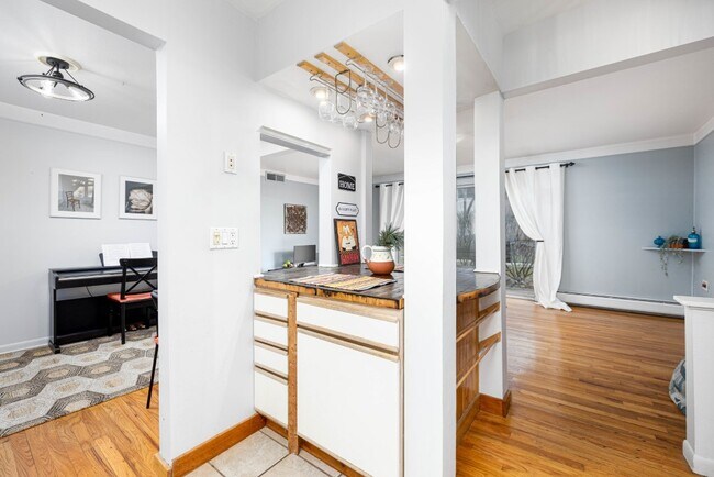 Building Photo - 1209 Island Dr