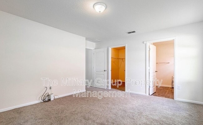 Building Photo - 6914 Sandle Dr