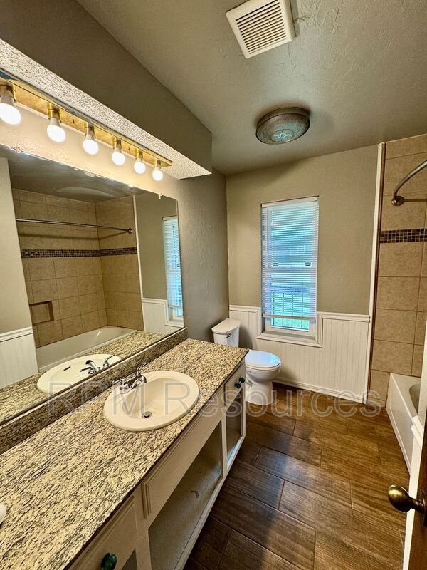 Building Photo - 12504 Whispering Hollow Dr