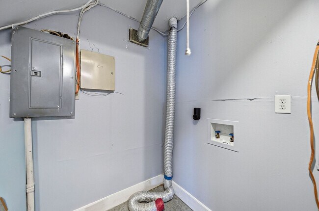 Building Photo - 2301 Jefferson Ave