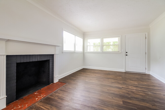 Building Photo - 3 Bedroom in Greenville