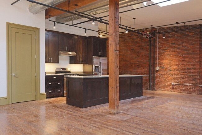 Building Photo - 144 Lincoln St