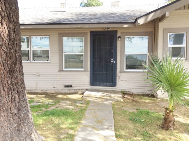 Building Photo - 2901 E Olive Ave